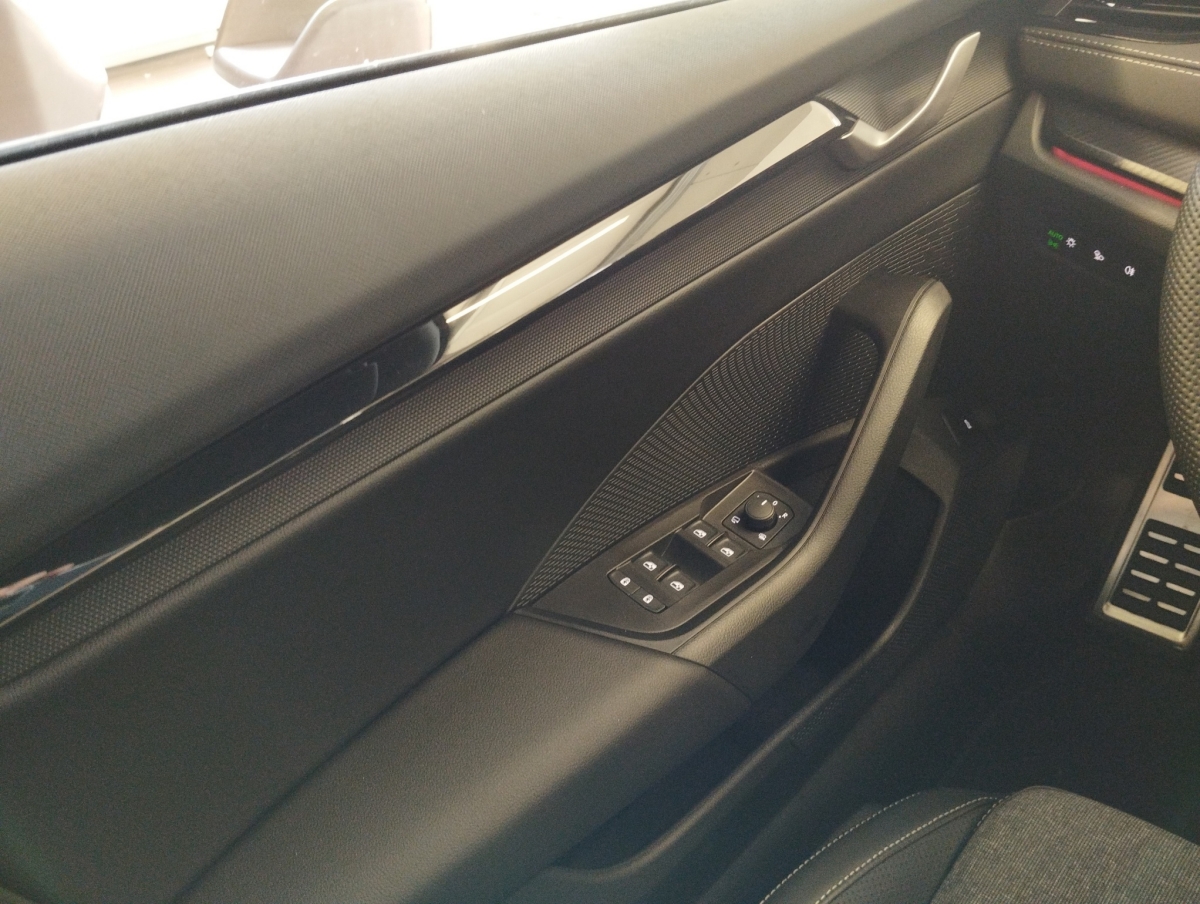 Skoda Octavia Combi 2.0 TDI Sportline DSG #PDC #LED – Bild 14