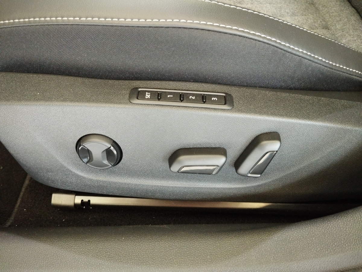 Skoda Octavia Combi 2.0 TDI Sportline DSG #PDC #LED – Bild 24