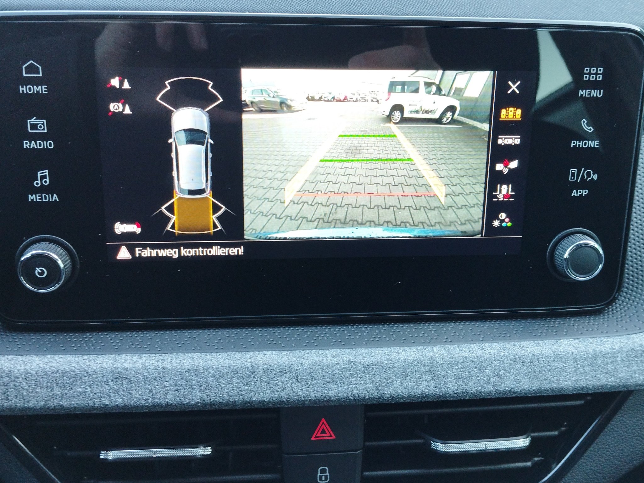 Skoda Kamiq 1.0 TSI Tour ACC*Fernlichtass.*Kam.*KlimaA – Bild 26