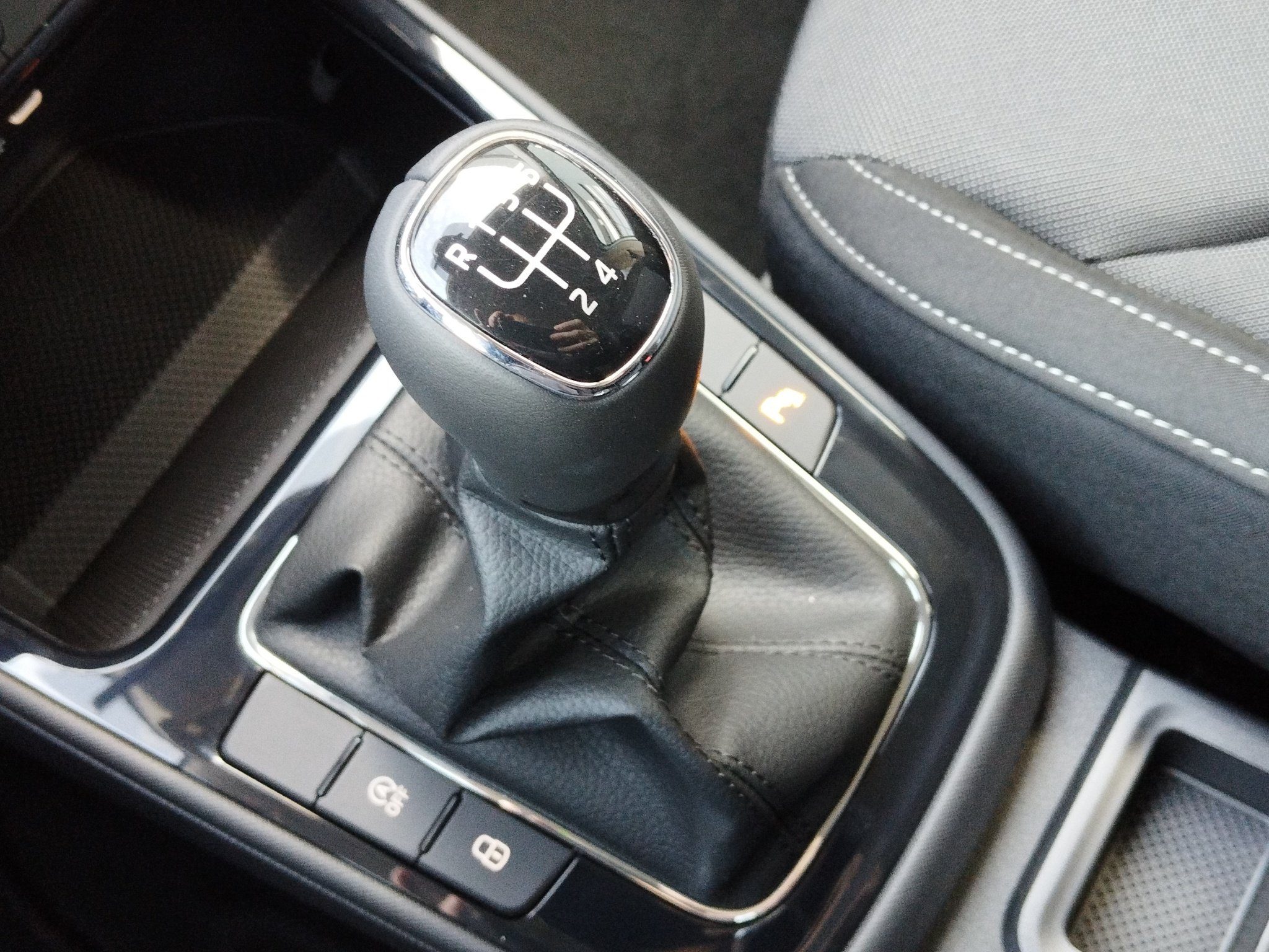 Skoda Fabia 1.0 TSI Selection KlimaA*LED*LM*Navi*PDC – Bild 27