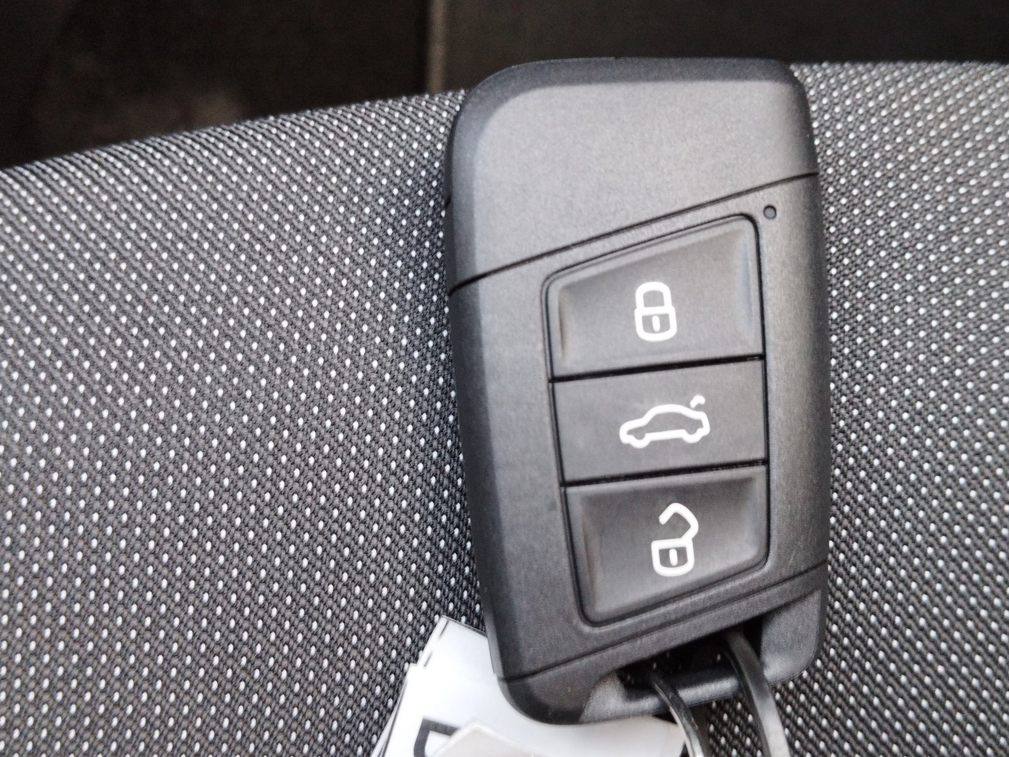 Skoda Fabia 1.0 TSI Selection KlimaA*LED*LM*Navi*PDC – Bild 29