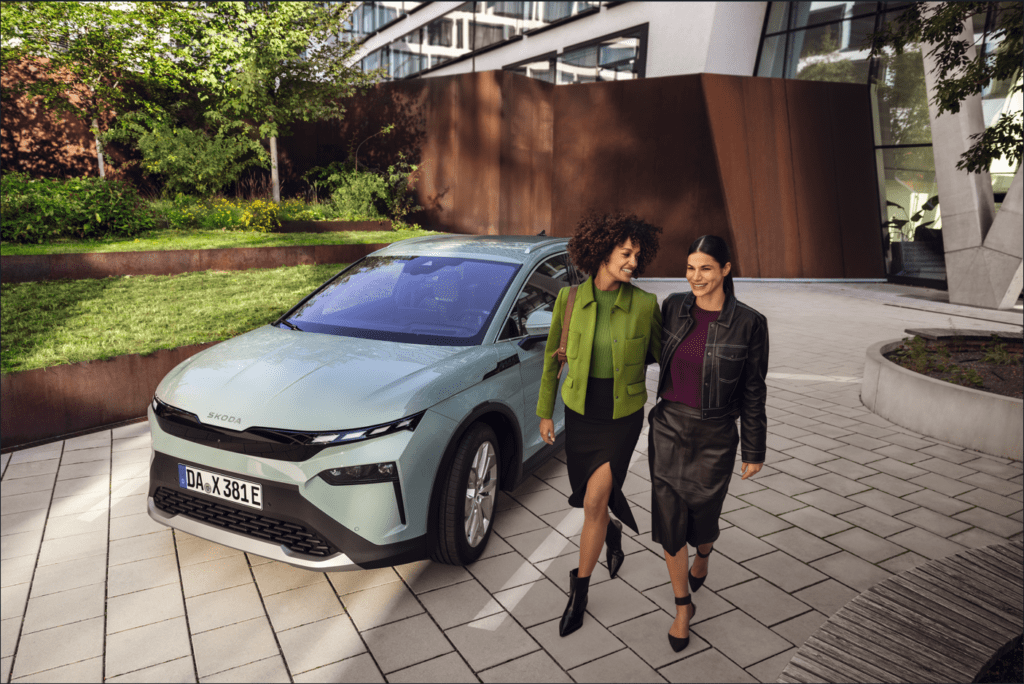 Elroq_Launch_Stills_Lifestyle_low