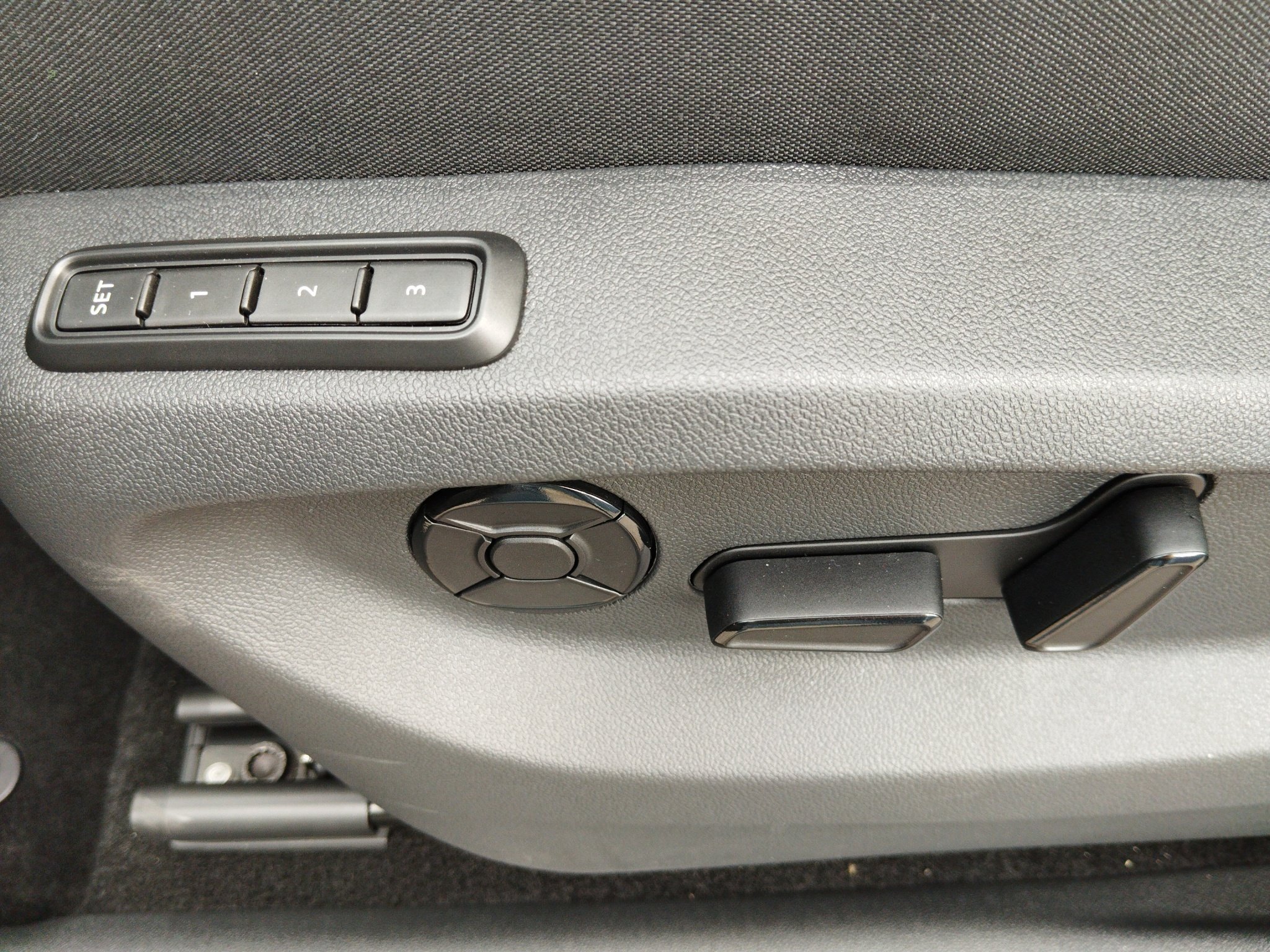 Skoda Kodiaq 2.0 TDI Selection DSG *360°*ACC*AHK*AUT*LM – Bild 23