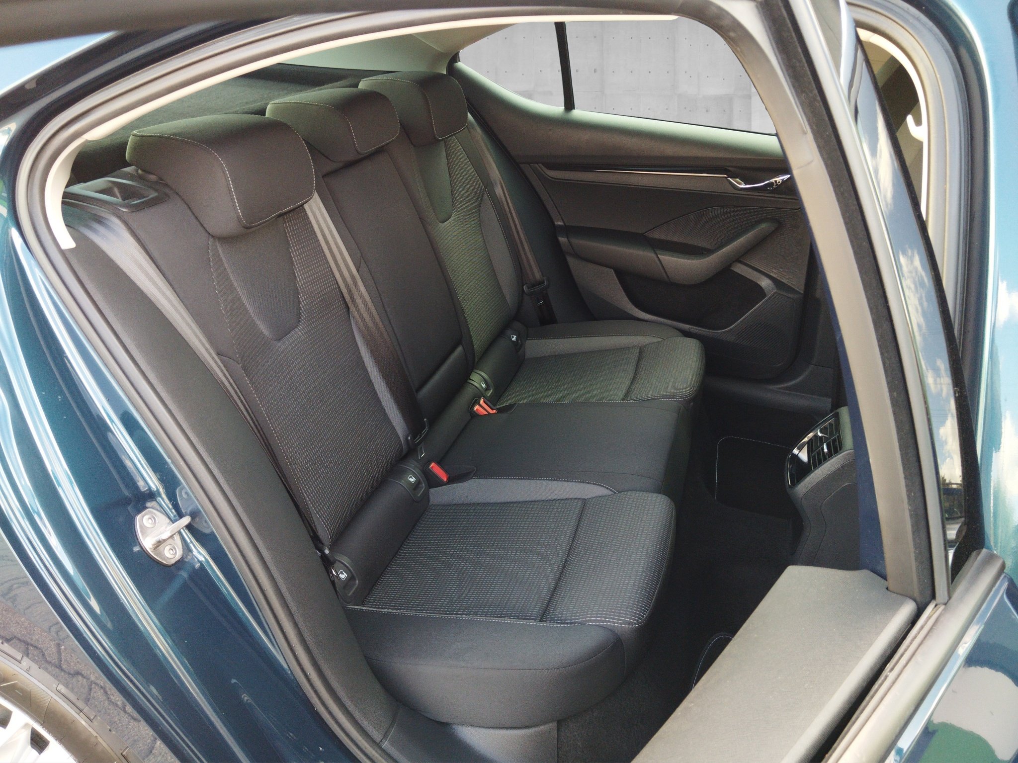 Skoda Octavia 1.5 TSI Ambition AHK*KlimaA*LED*LM*PDC – Bild 18