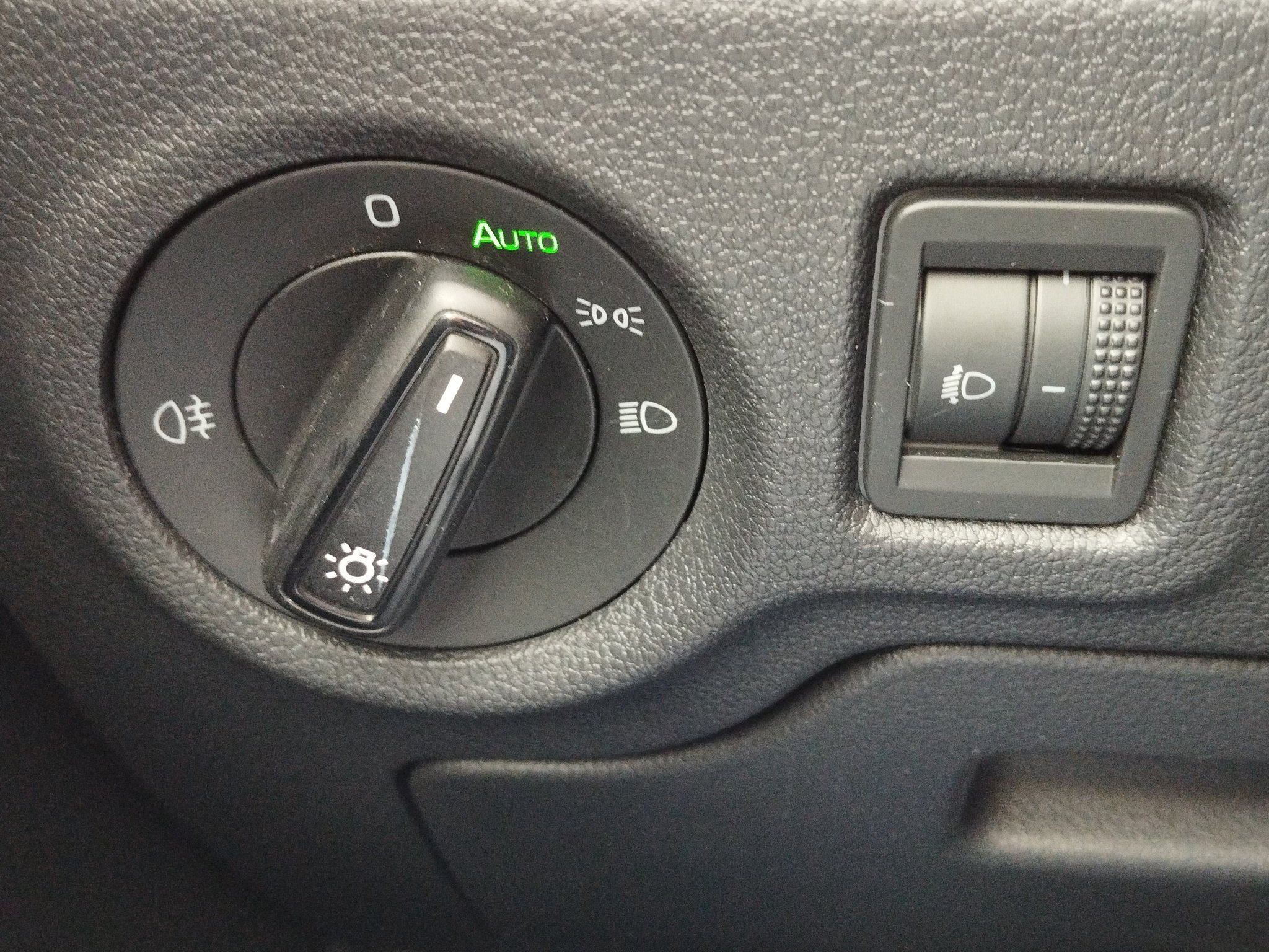 Skoda Fabia 1.0 MPI Active *LED*LM*PDC*SpurH* – Bild 27