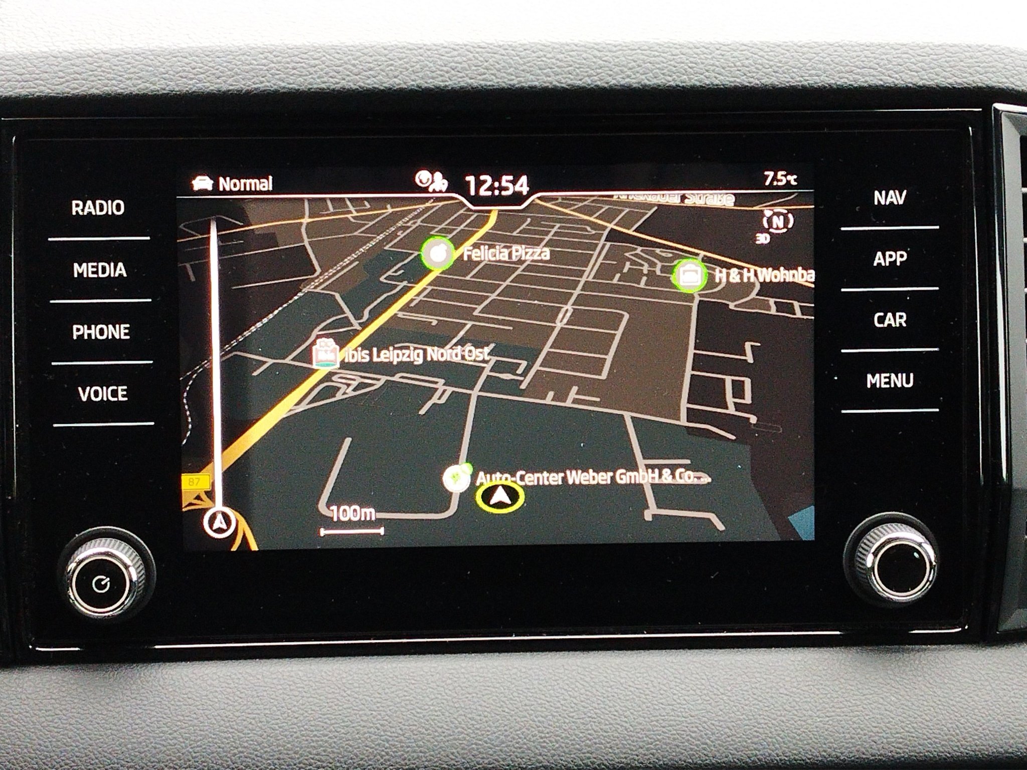 Skoda Karoq 2.0 TSI Sportline 4x4 DSG 4xSHZ*ACC*AHK*LM – Bild 15