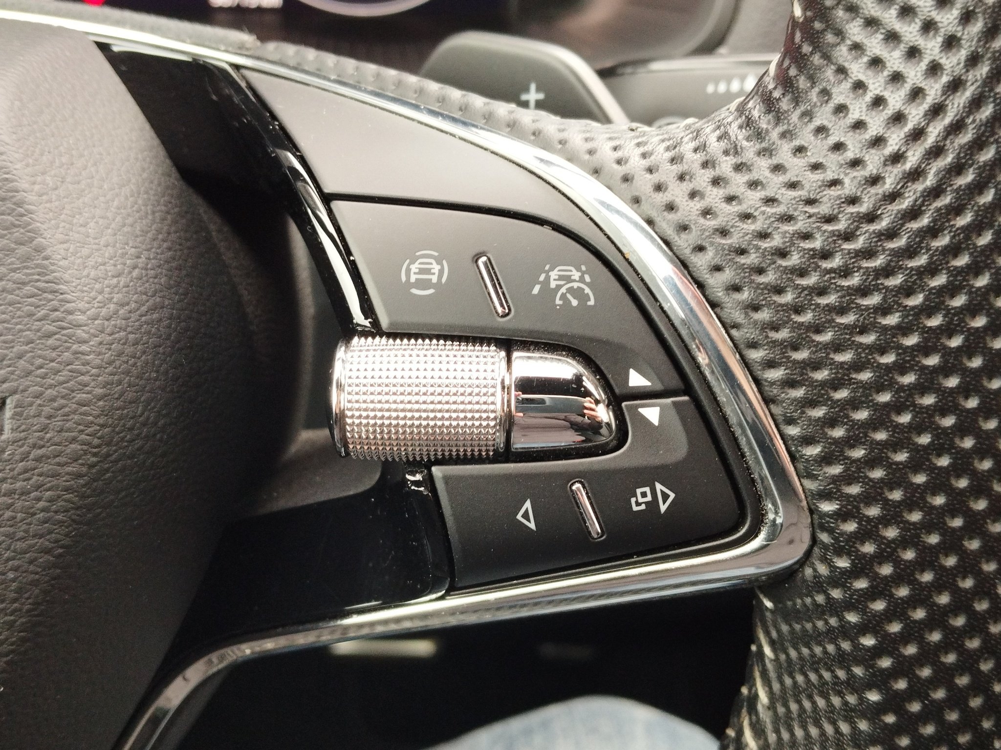 Skoda Karoq 2.0 TSI Sportline 4x4 DSG 4xSHZ*ACC*AHK*LM – Bild 26