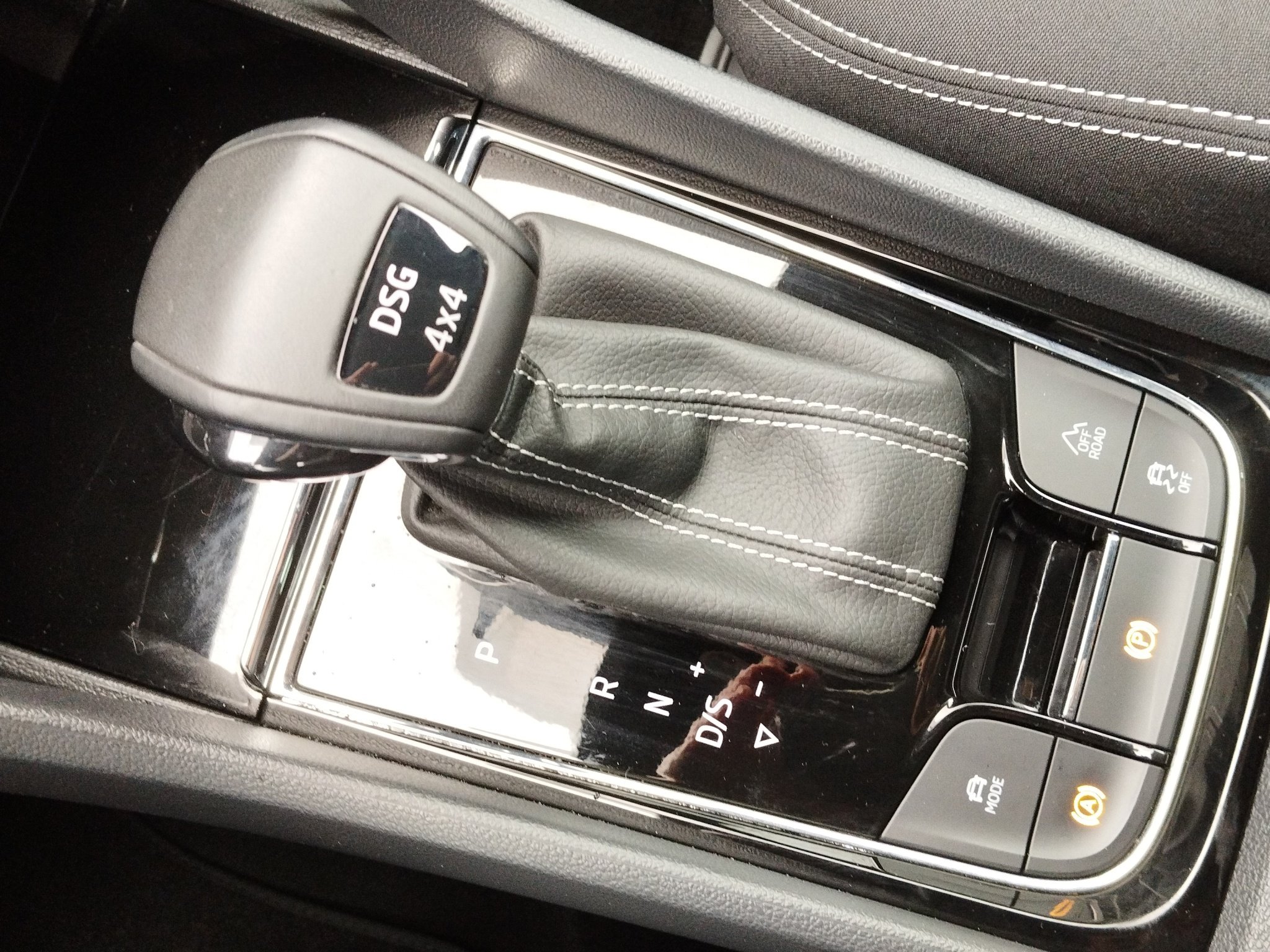 Skoda Karoq 2.0 TSI Sportline 4x4 DSG 4xSHZ*ACC*AHK*LM – Bild 28