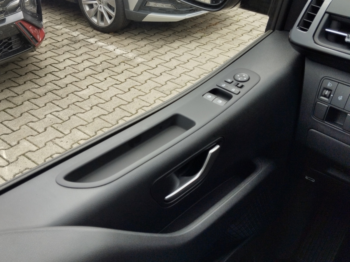 Hyundai STARIA 1.6 T-GDi HEV Prime Aut. 360°*ACC*AUT*Klima – Bild 12