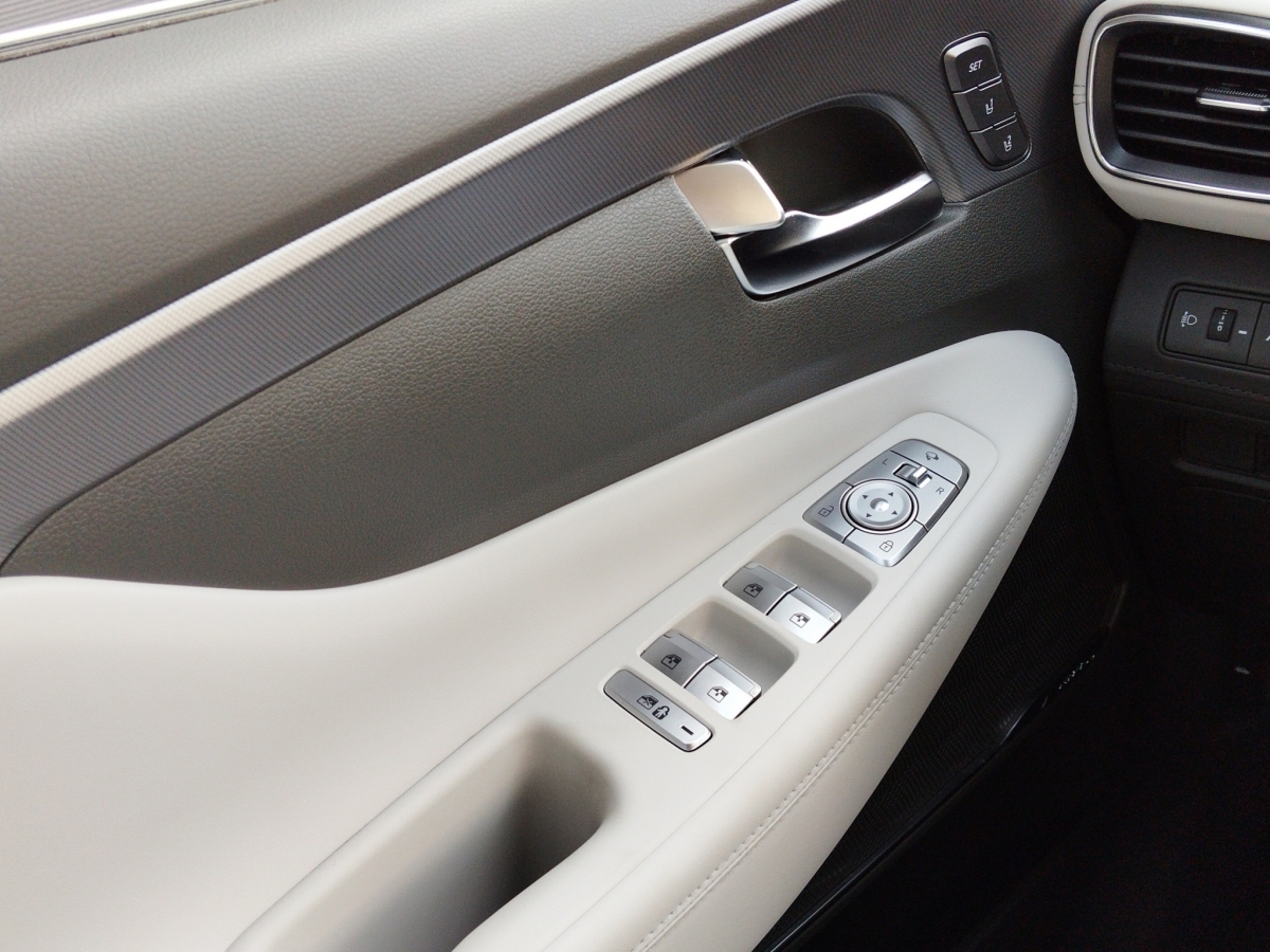 Hyundai Santa Fe 1.6 T-GDI 5-Sitzer Signature 360°*4xSHZ – Bild 14