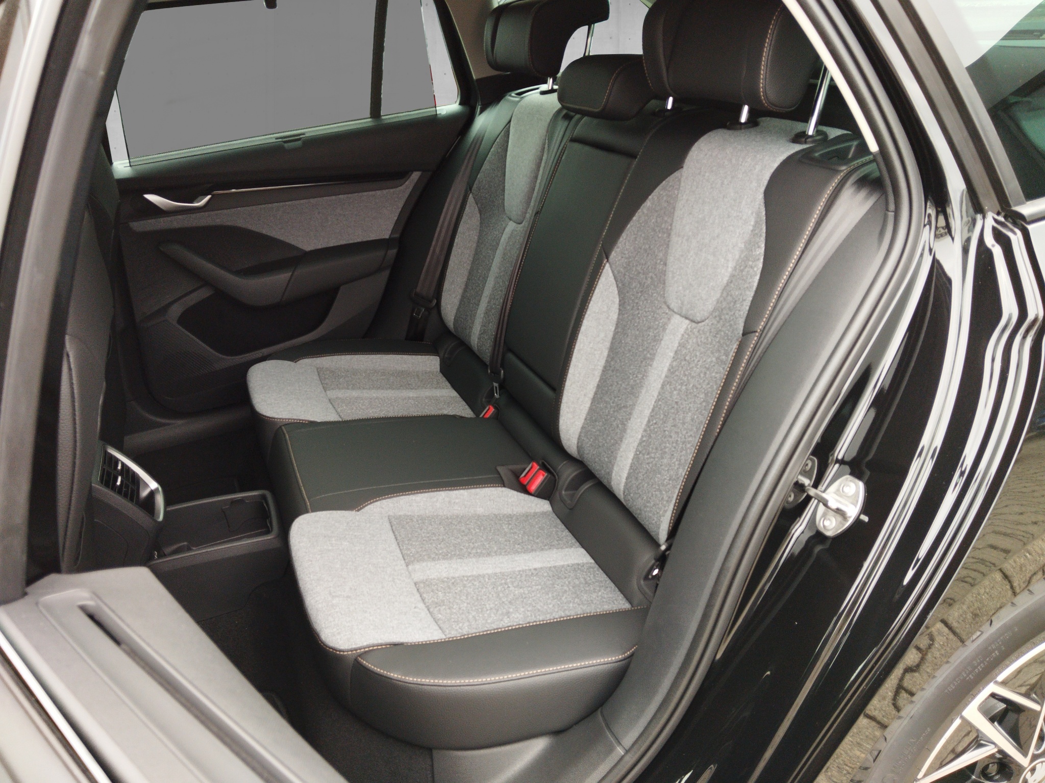 Skoda Octavia Combi 2.0 TDI Tour DSG 2xKlima*ACC*AUT – Bild 9