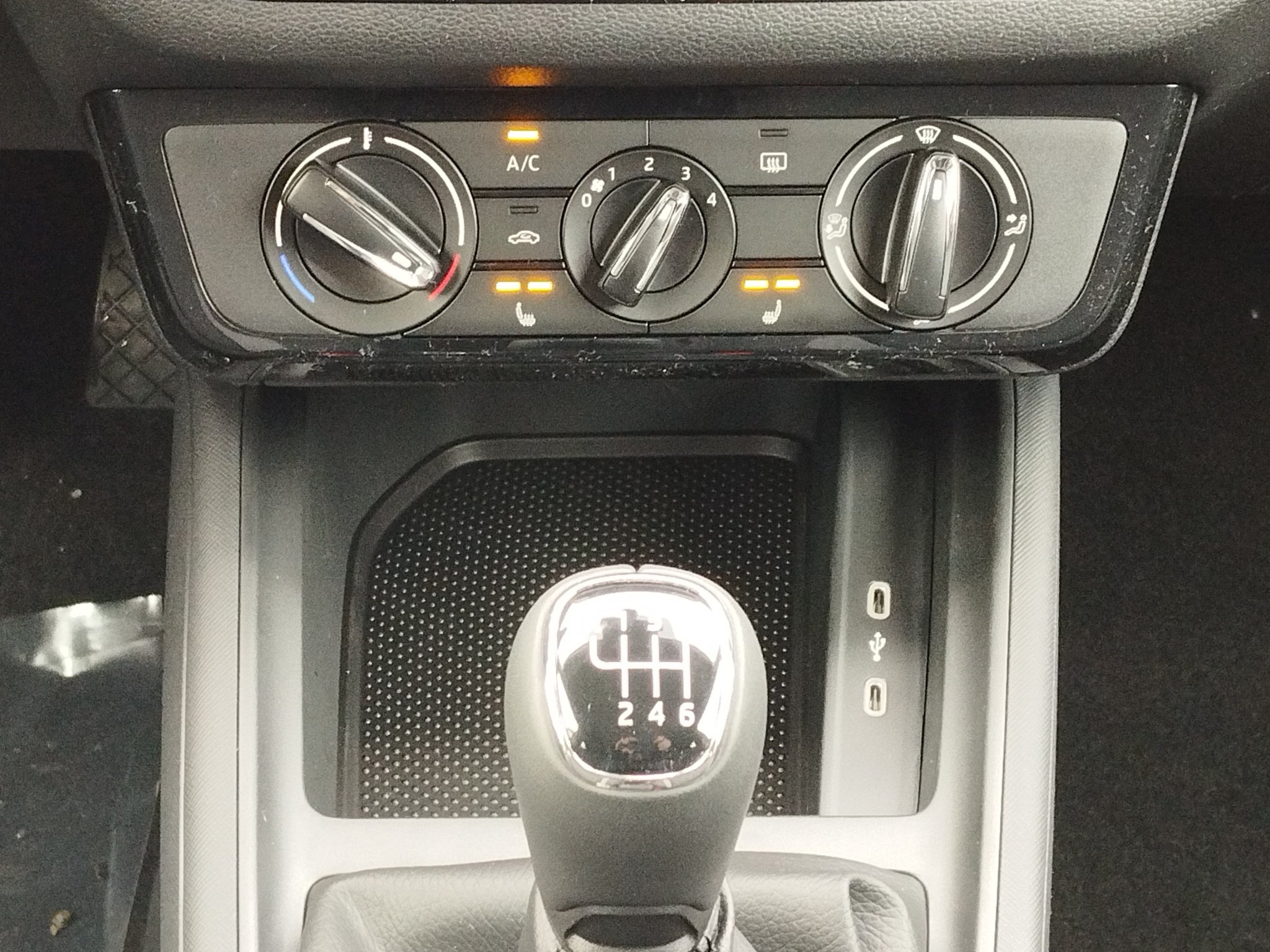 Skoda Kamiq 1.0 TSI Essence LED*LM*PDC*SHZ*SpurH – Bild 14