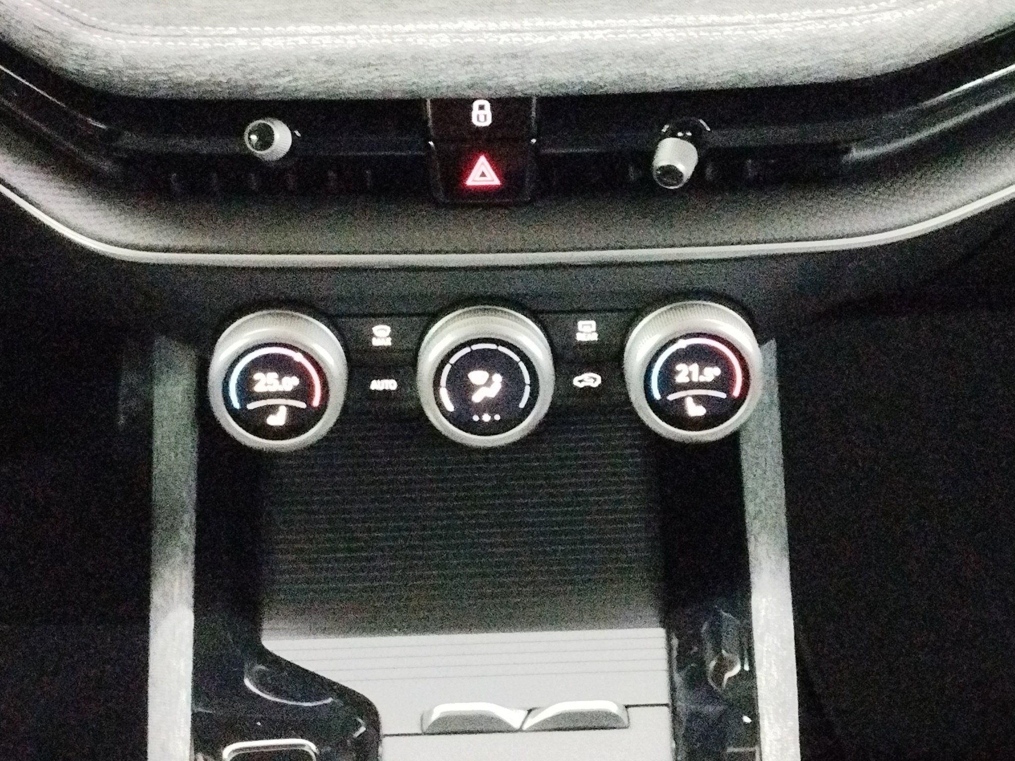 Skoda Superb Combi 2.0 TDI Selection DSG 4xSHZ*ACC*AUT – Bild 14