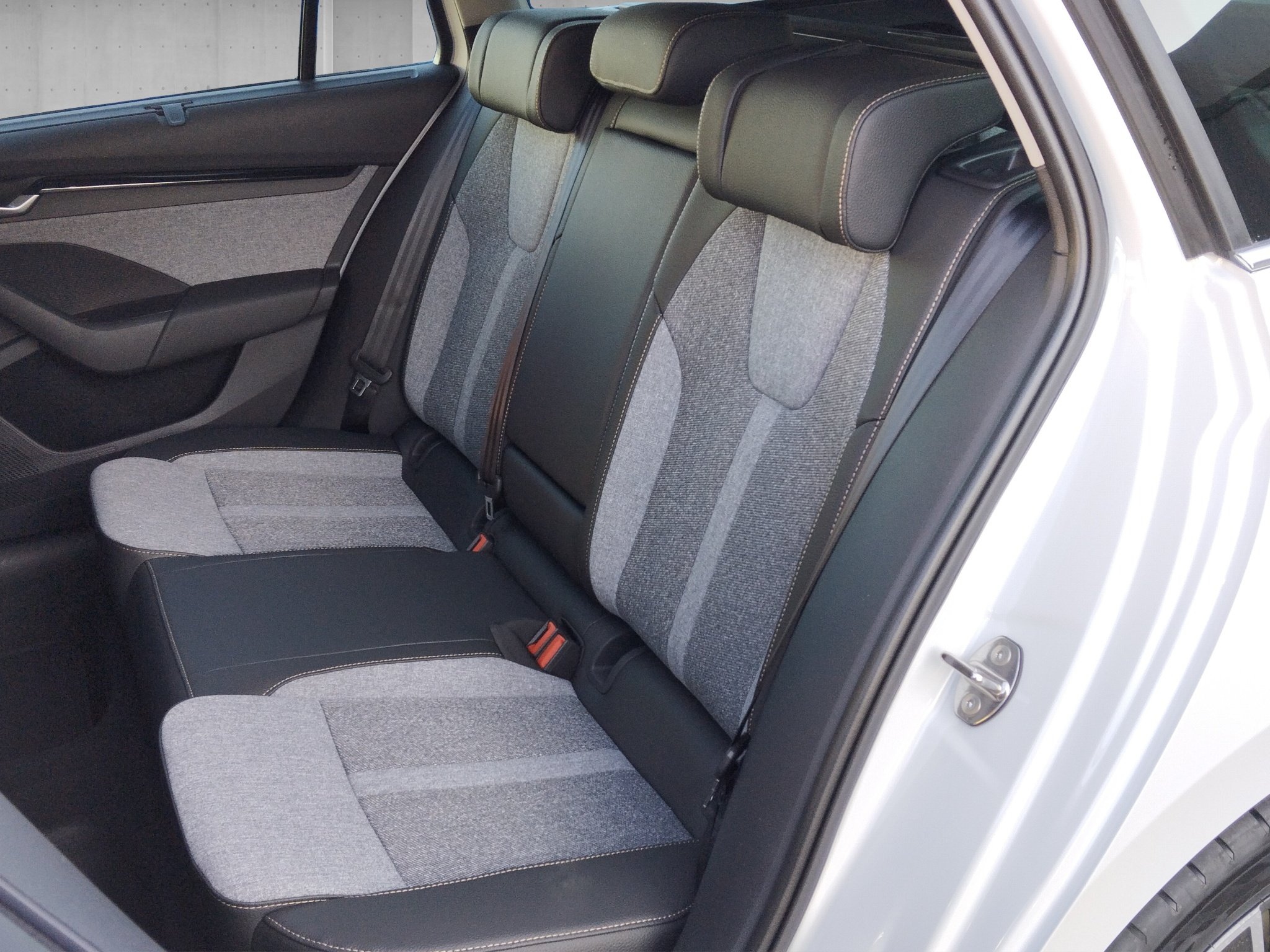 Skoda Octavia Combi 1.5 TSI mHEV Balance DSG 360°*ACC – Bild 9