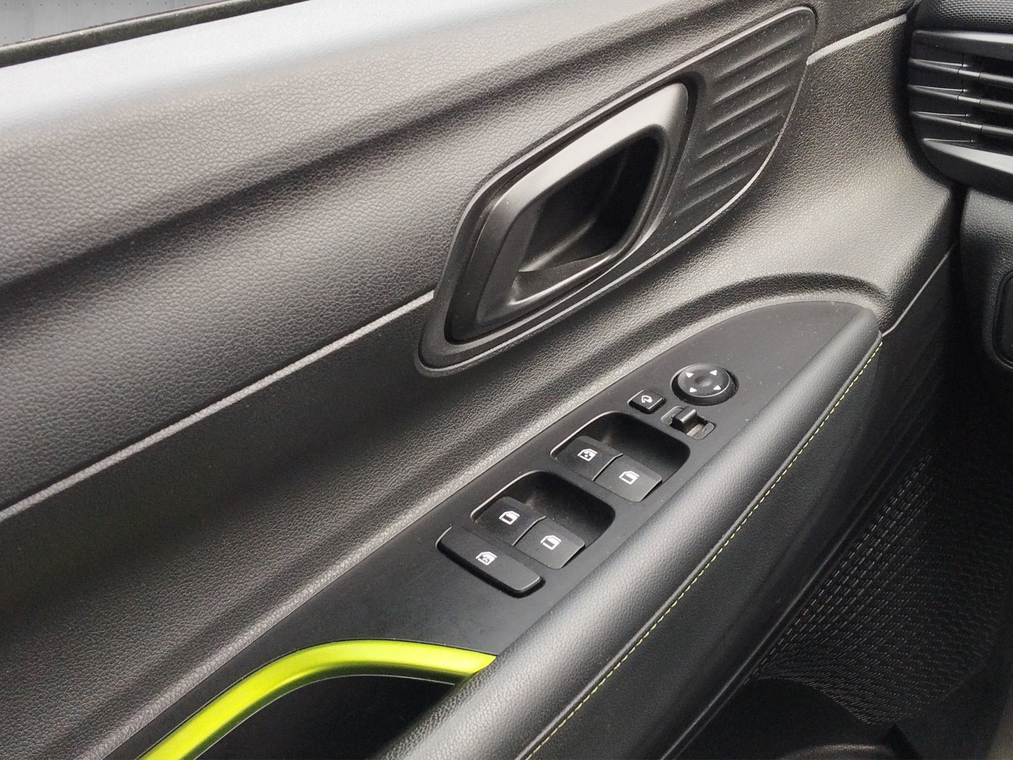 Hyundai i20 1.0 T-GDi 48V MHEV Intro Edition AUT*Kam.*LM – Bild 12