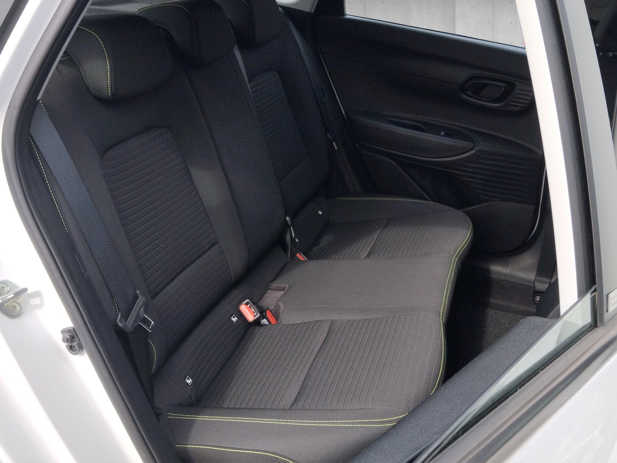 Hyundai i20 1.0 T-GDi 48V MHEV Intro Edition AUT*Kam.*LM – Bild 18