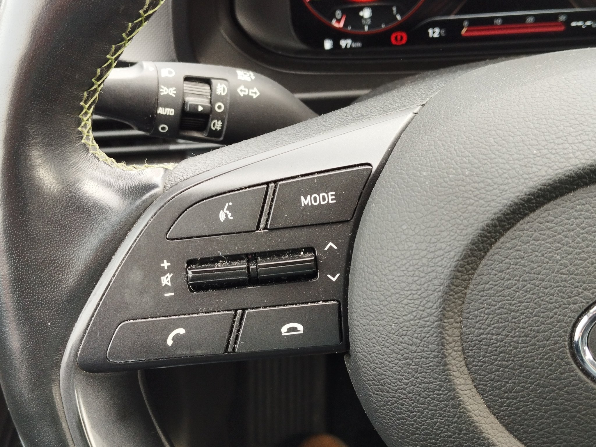 Hyundai i20 1.0 T-GDi 48V MHEV Intro Edition AUT*Kam.*LM – Bild 21