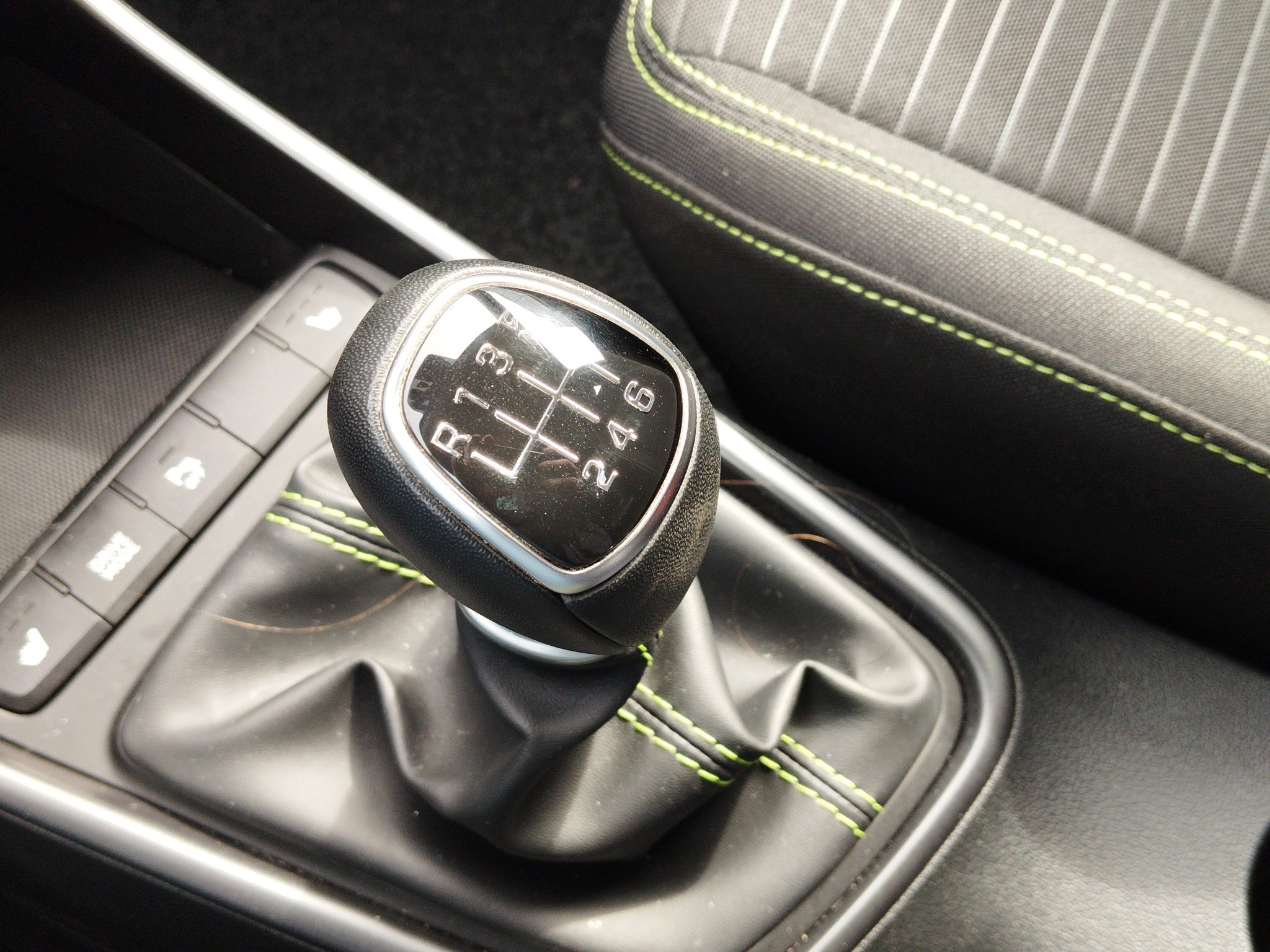 Hyundai i20 1.0 T-GDi 48V MHEV Intro Edition AUT*Kam.*LM – Bild 25