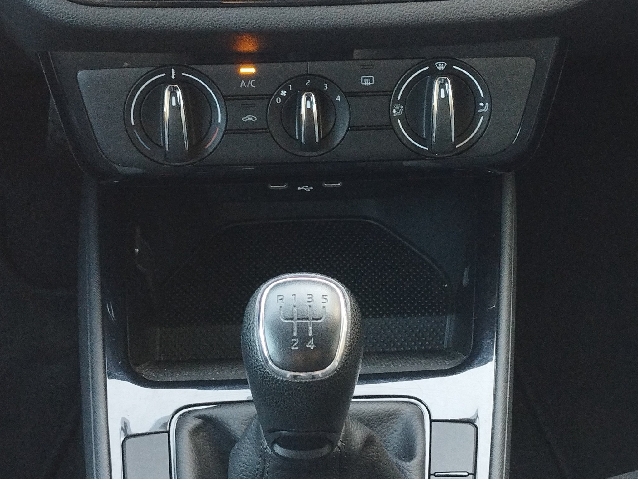 Skoda Fabia 1.0 Essence LED*LM*PDC*SpurH – Bild 14