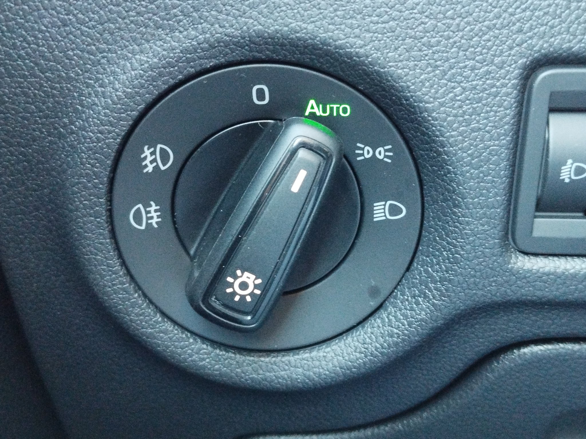 Skoda Fabia 1.0 Essence LED*LM*PDC*SpurH – Bild 27