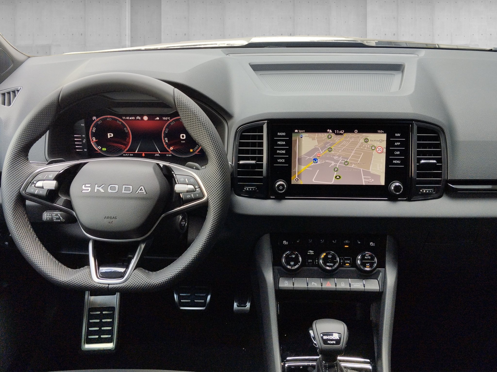Skoda Karoq 2.0 TSI Sportline DSG 4x4 4xSHZ*ACC*AHK*LM – Bild 13