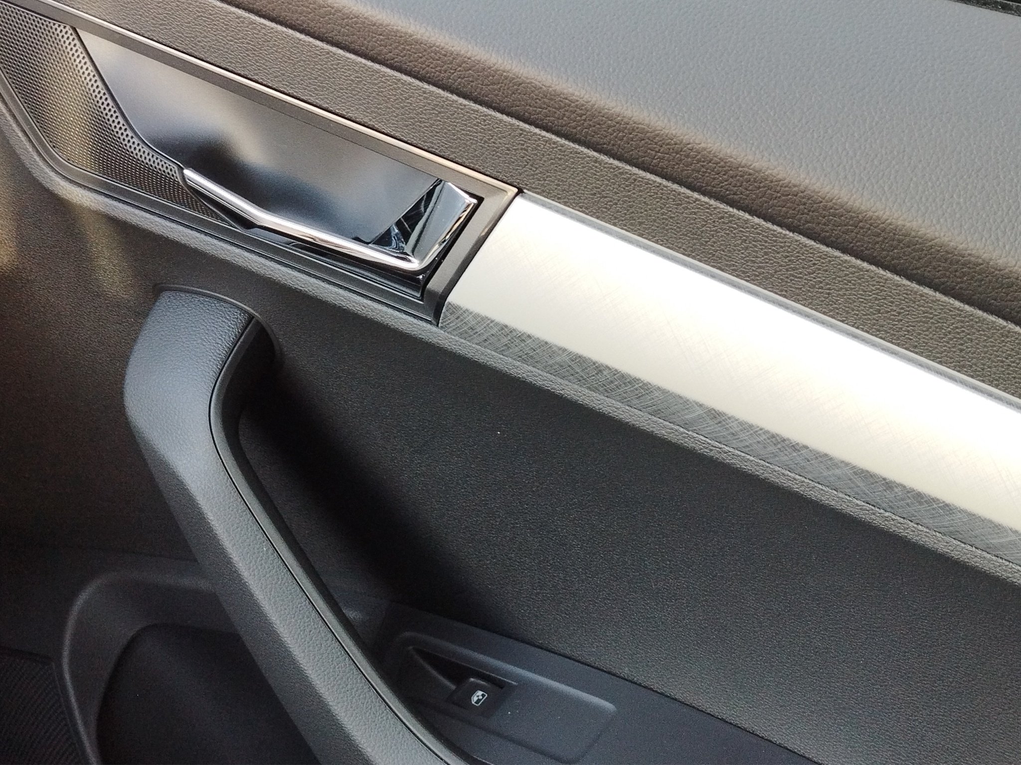 Skoda Karoq 2.0 TDI Tour DSG ACC*AHK*AUT*Fernlichtass. – Bild 16