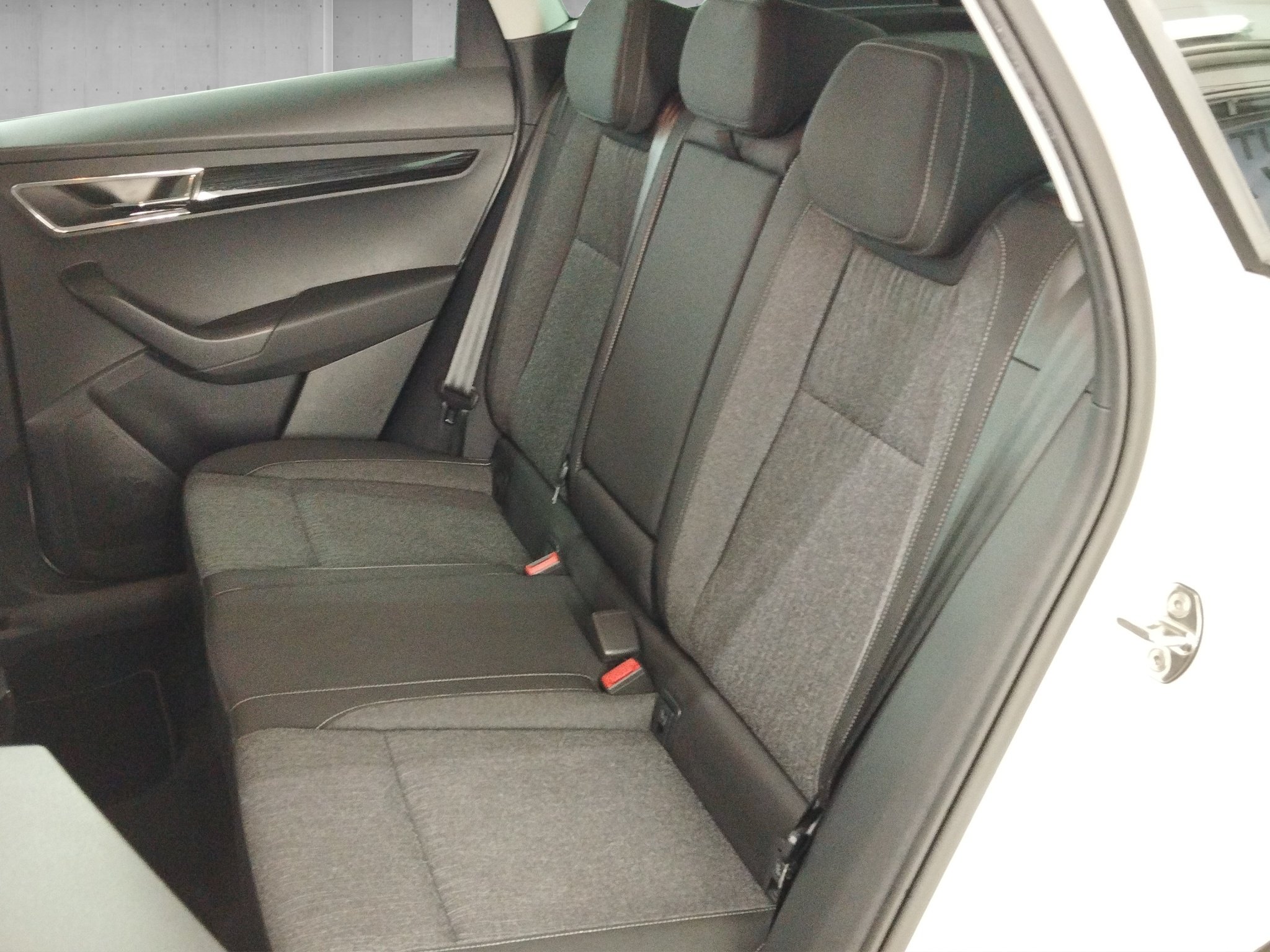 Skoda KAROQ 1.5 TSI Style DynLicht*Fernlichtass. – Bild 9