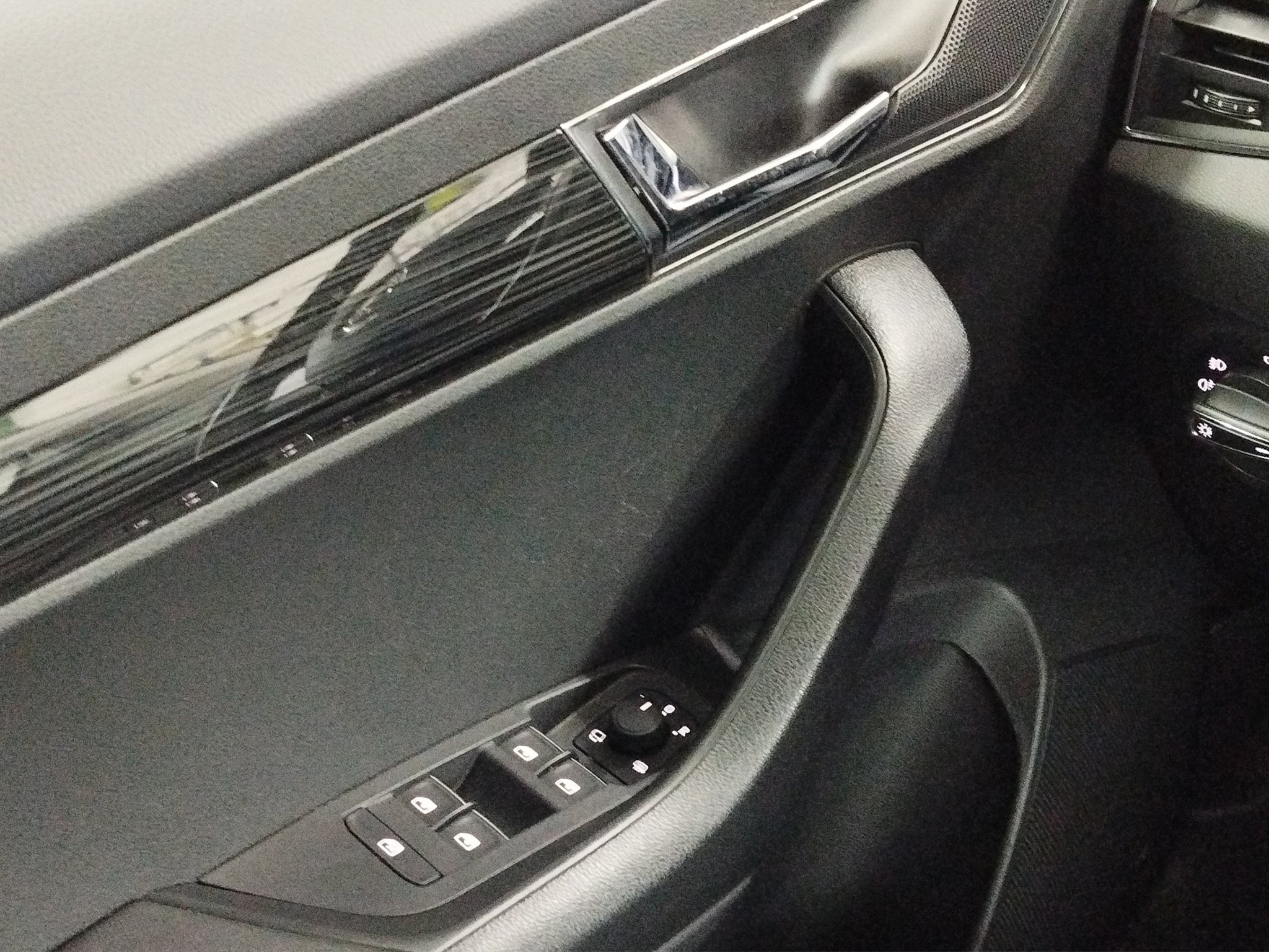 Skoda KAROQ 1.5 TSI Style DynLicht*Fernlichtass. – Bild 12