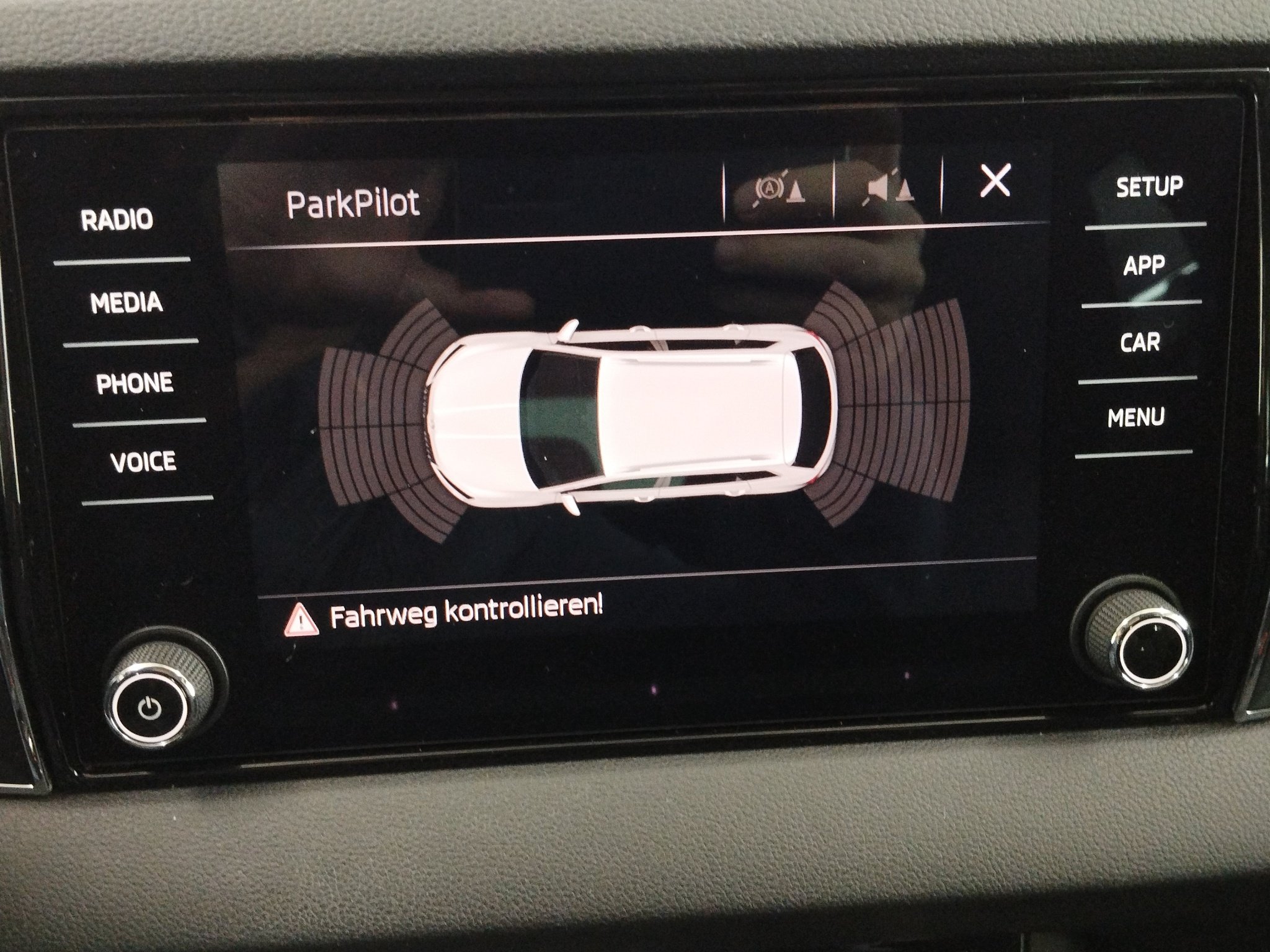 Skoda KAROQ 1.5 TSI Style DynLicht*Fernlichtass. – Bild 25