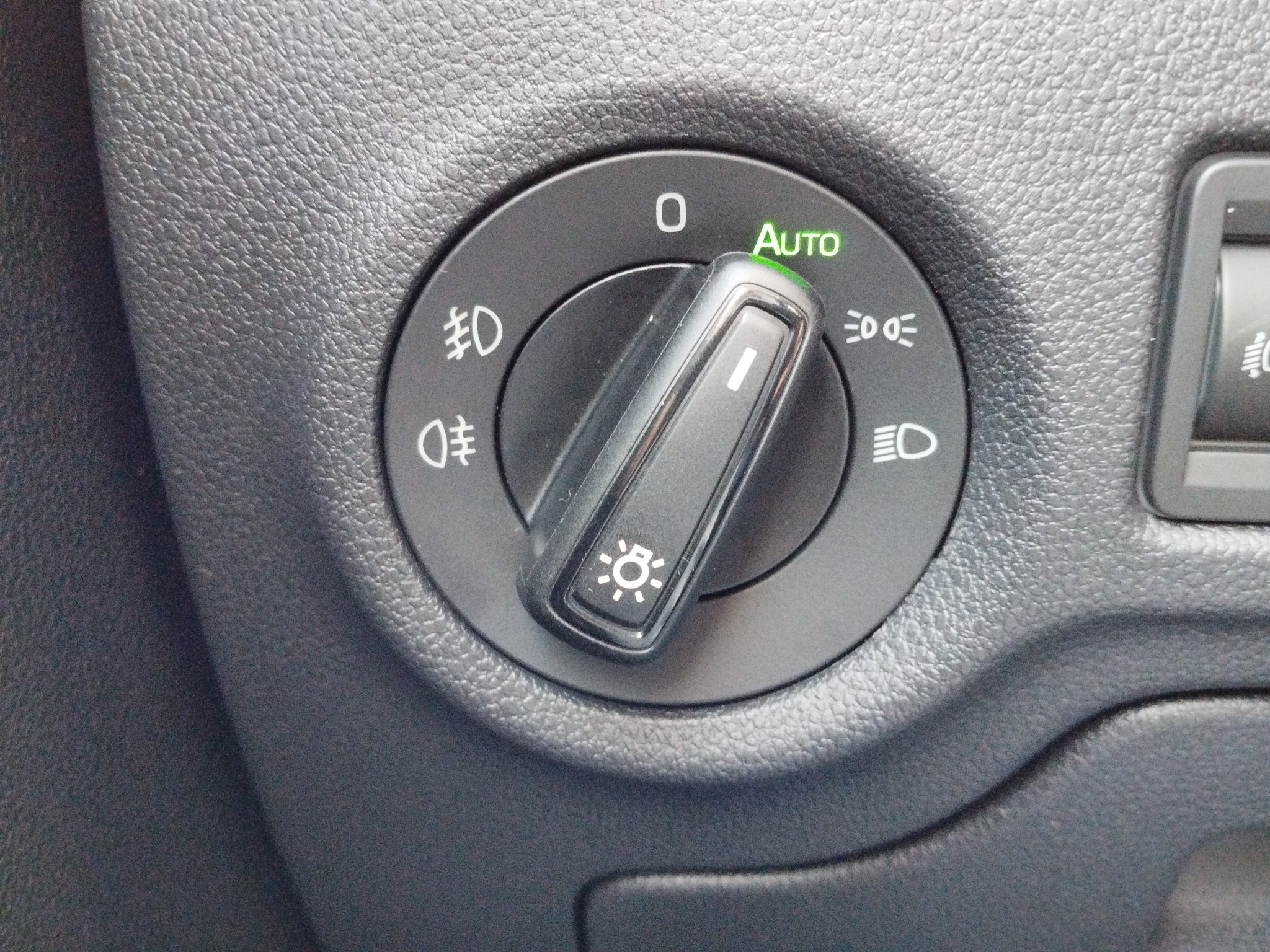 Skoda Fabia 1.0 TSI Essence LED*LM*PDC*SHZ*SpurH – Bild 26