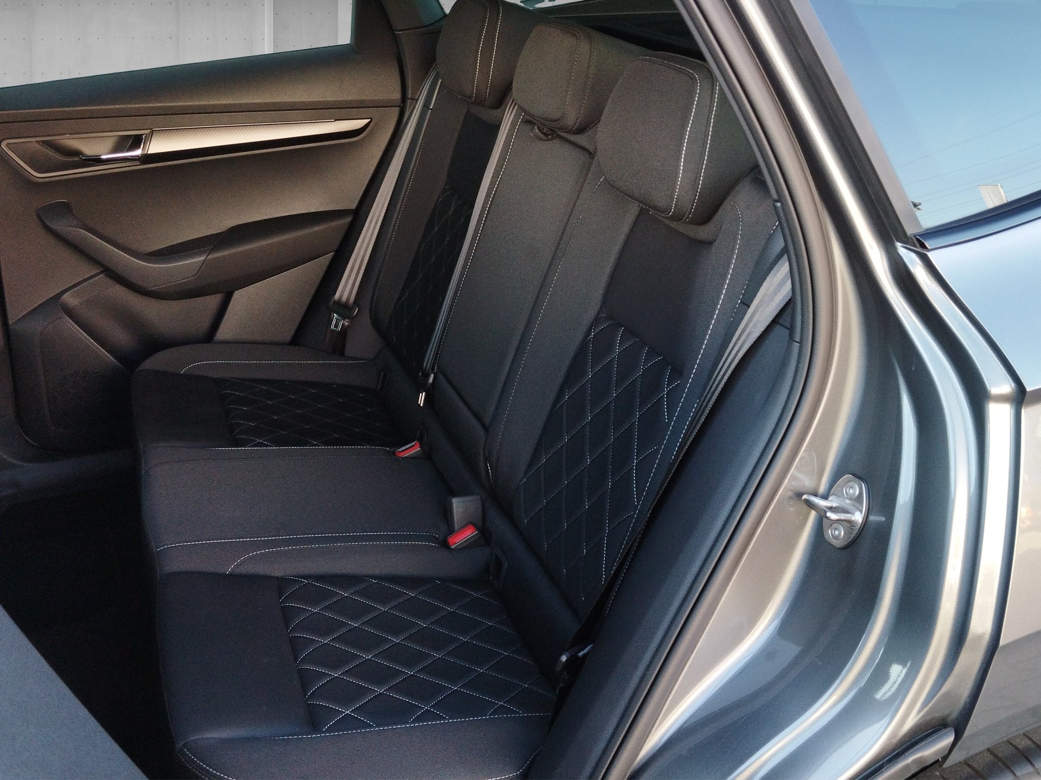 Skoda Karoq 1.5 TSI Sportline 4xSHZ*ACC*AHK*Kam. – Bild 9