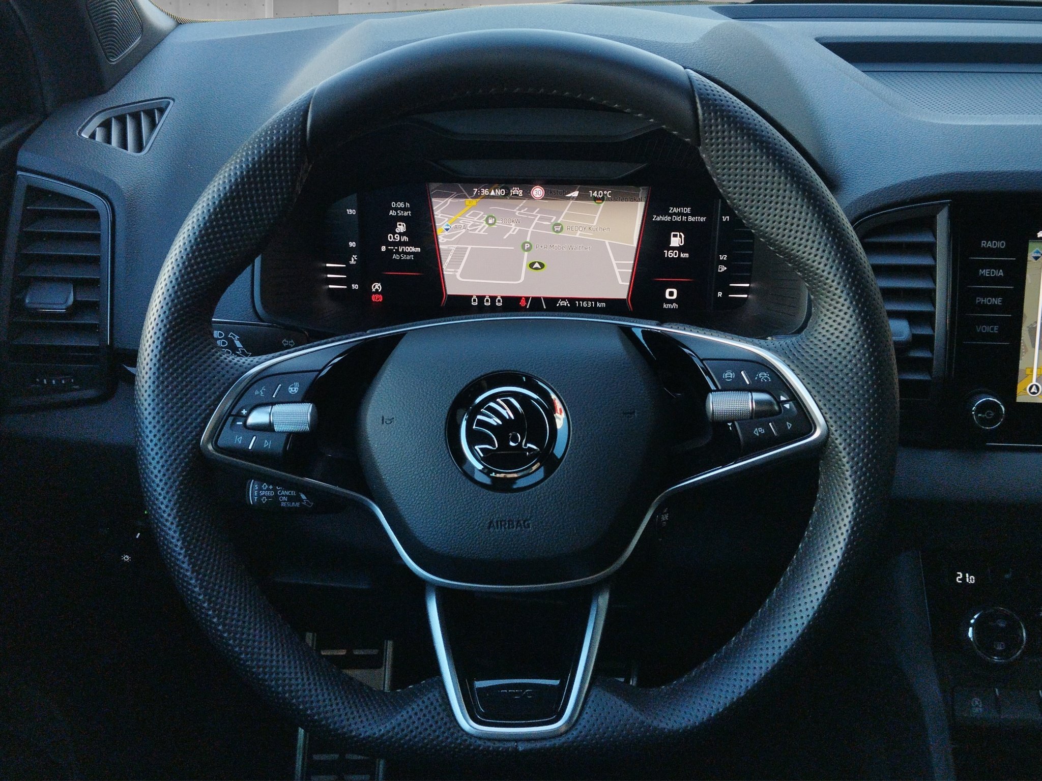 Skoda Karoq 1.5 TSI Sportline 4xSHZ*ACC*AHK*Kam. – Bild 10