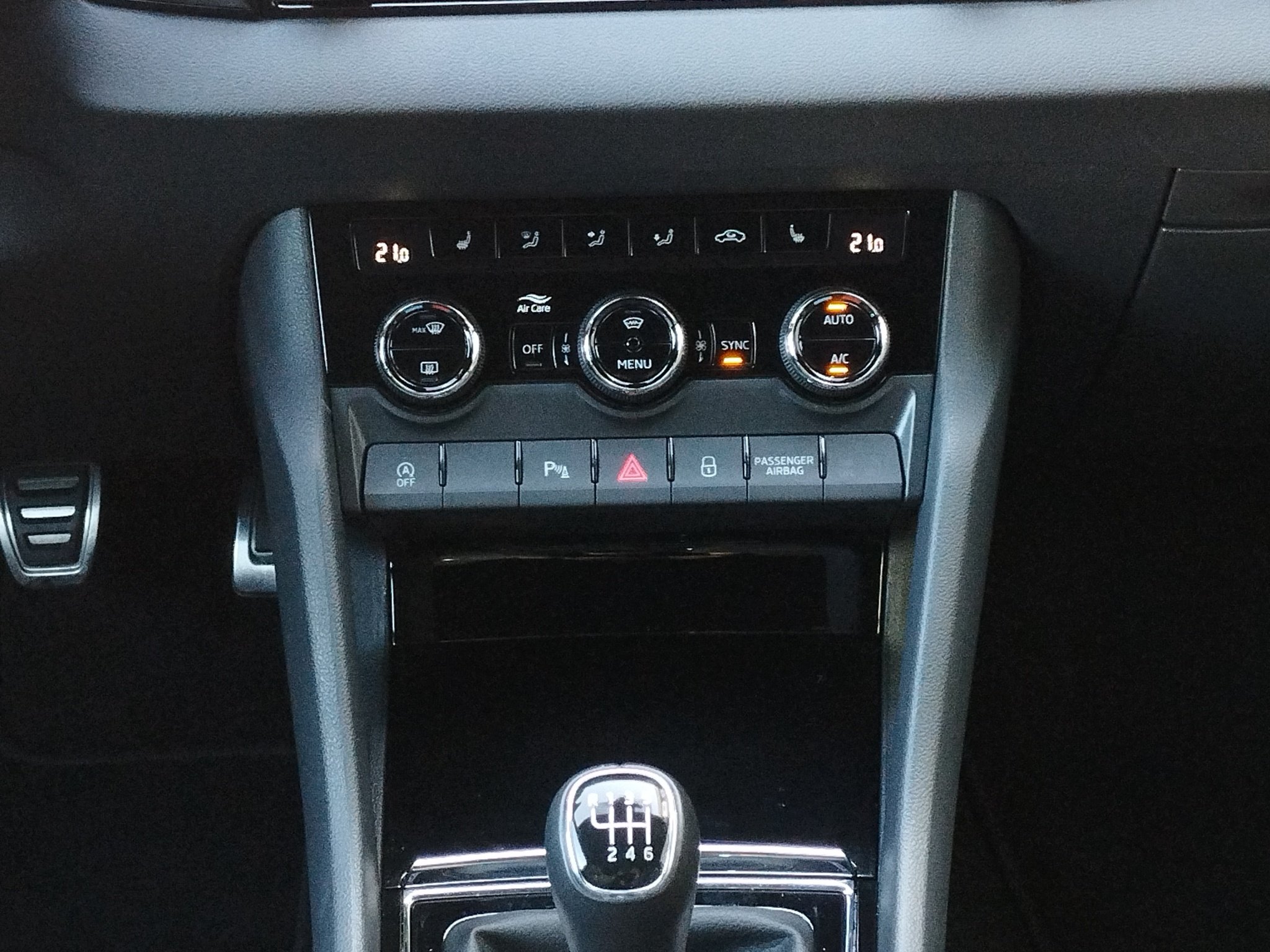 Skoda Karoq 1.5 TSI Sportline 4xSHZ*ACC*AHK*Kam. – Bild 14